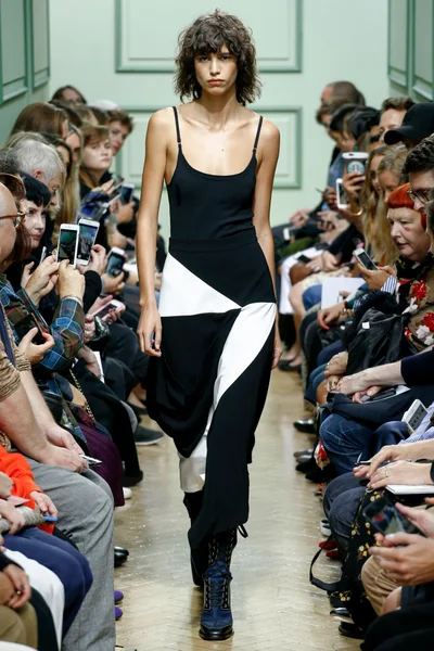Look 3